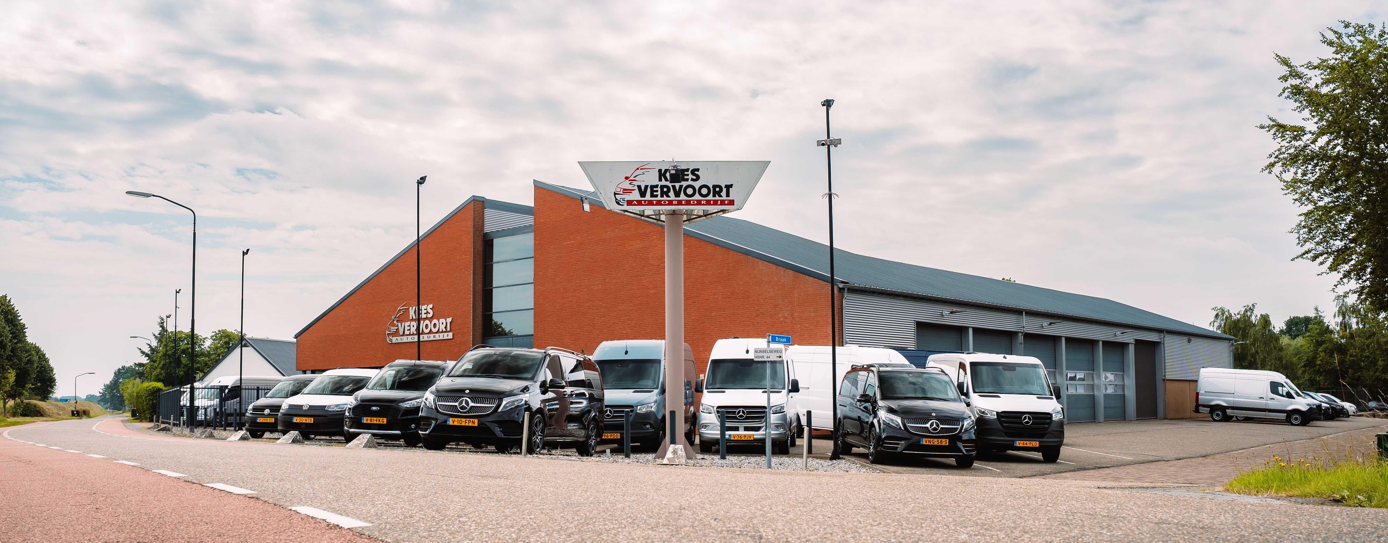 Page Content 8_content_image_17875620421803692140.jpg Contact | Autobedrijf Vervoort