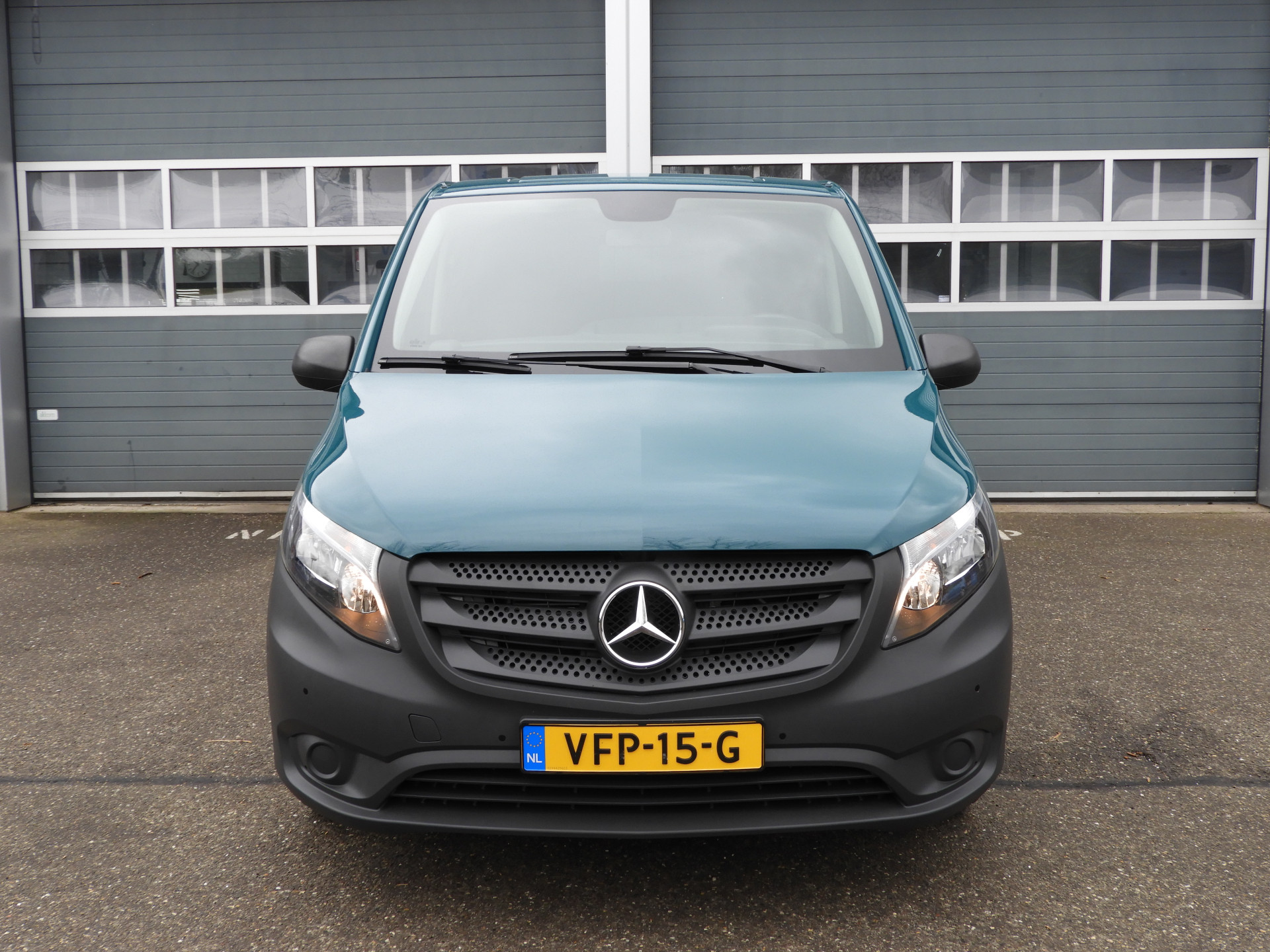 43757318-1.jpg