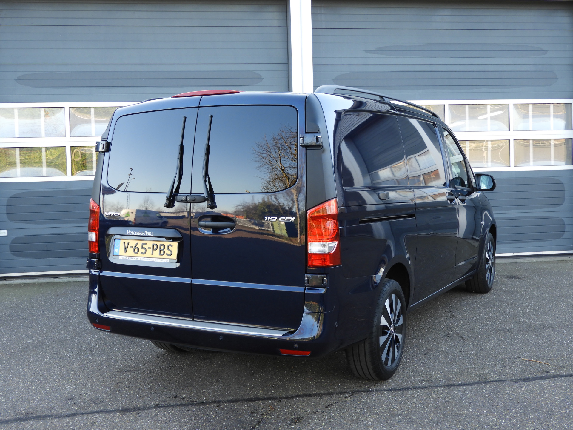51886540-4.jpg