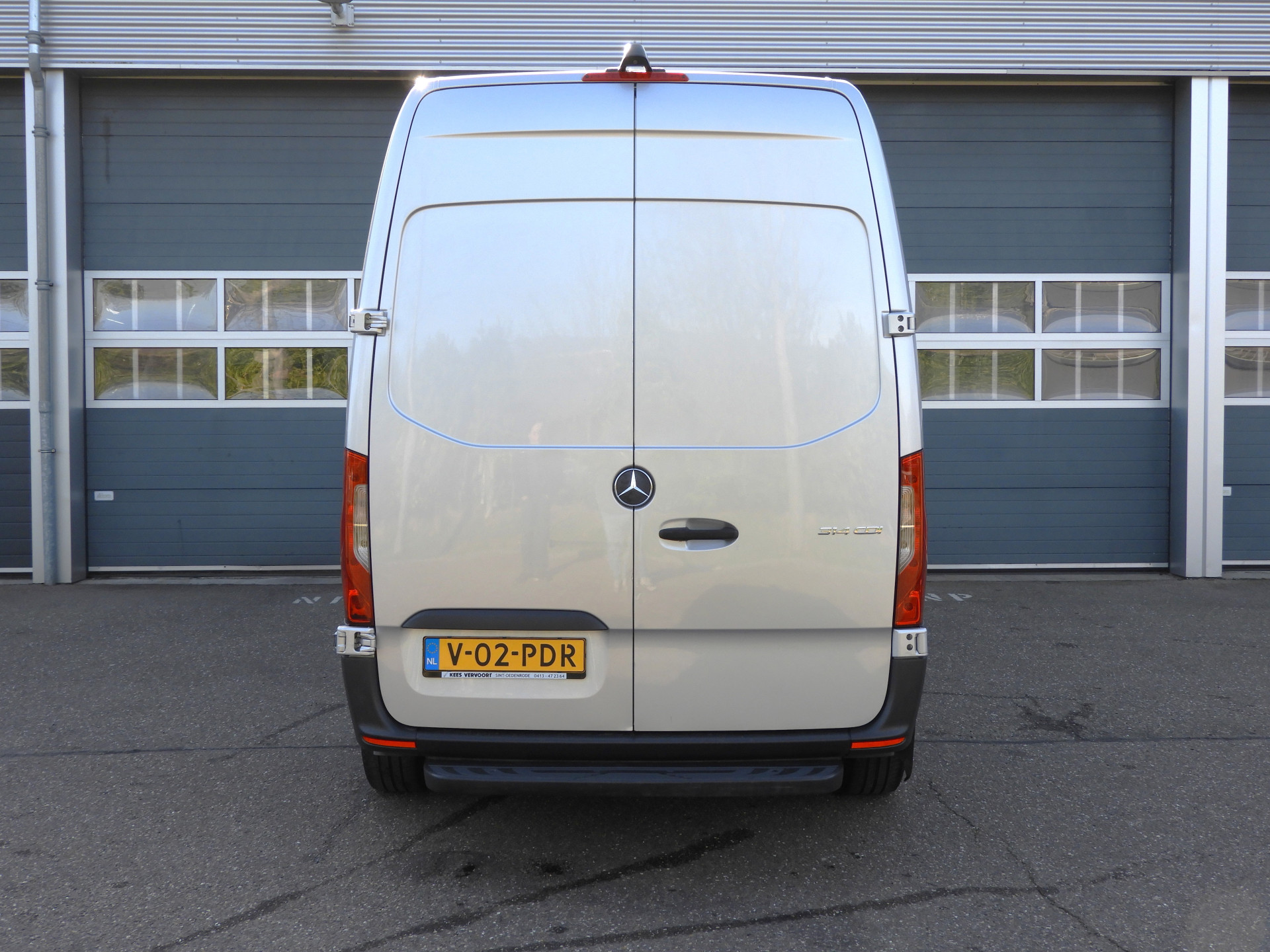 52414201-5.jpg