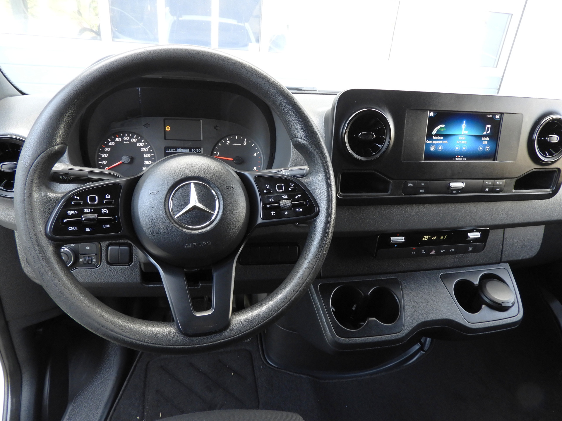 52414201-9.jpg