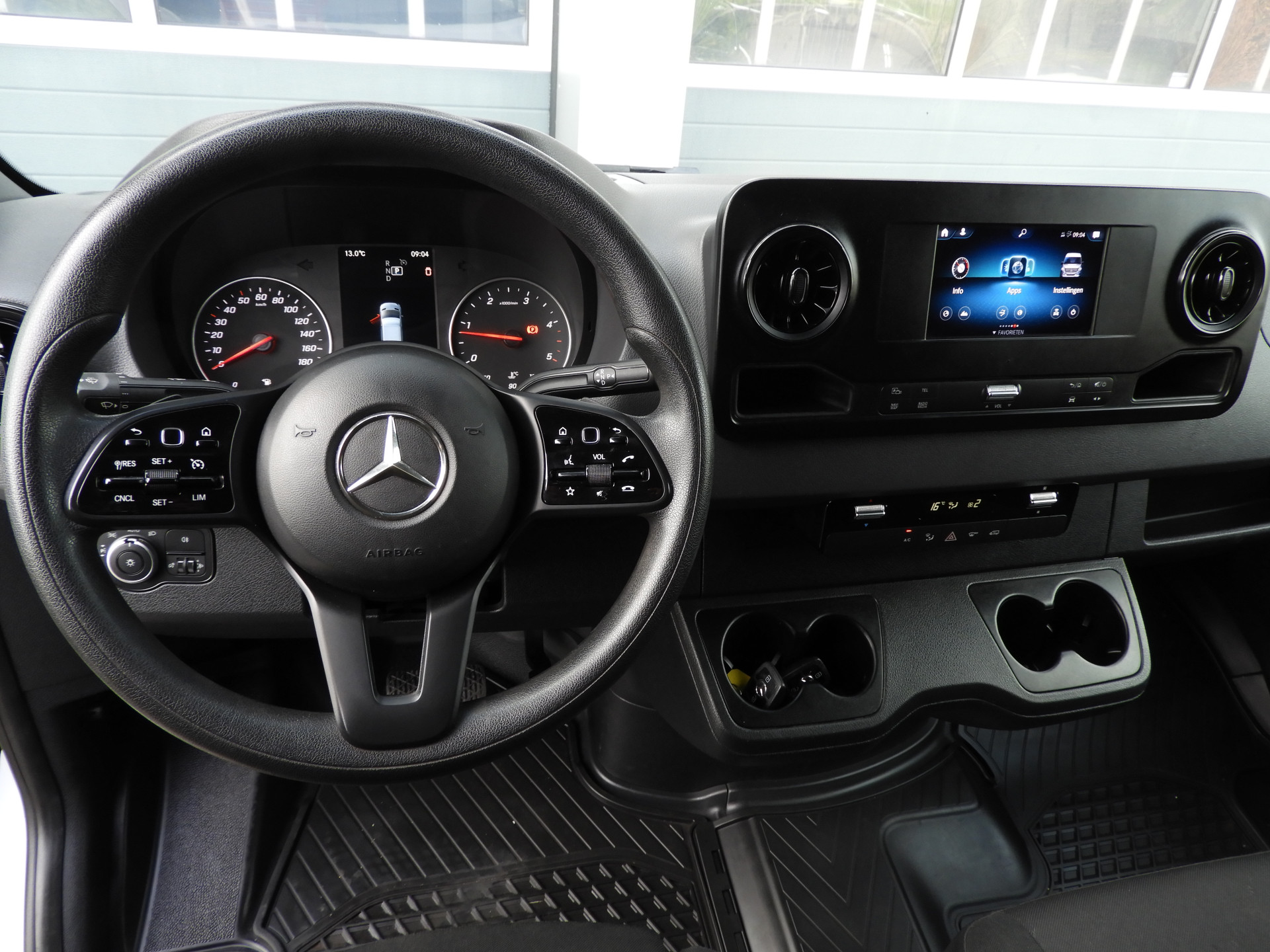 52609926-19.jpg
