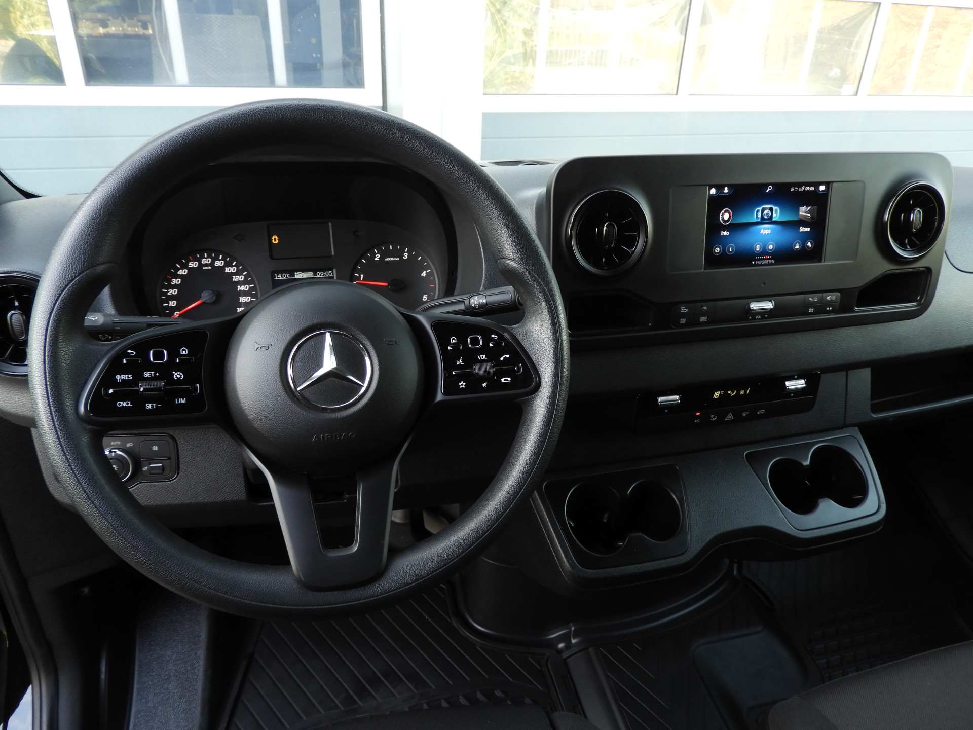 52690948-19.jpg