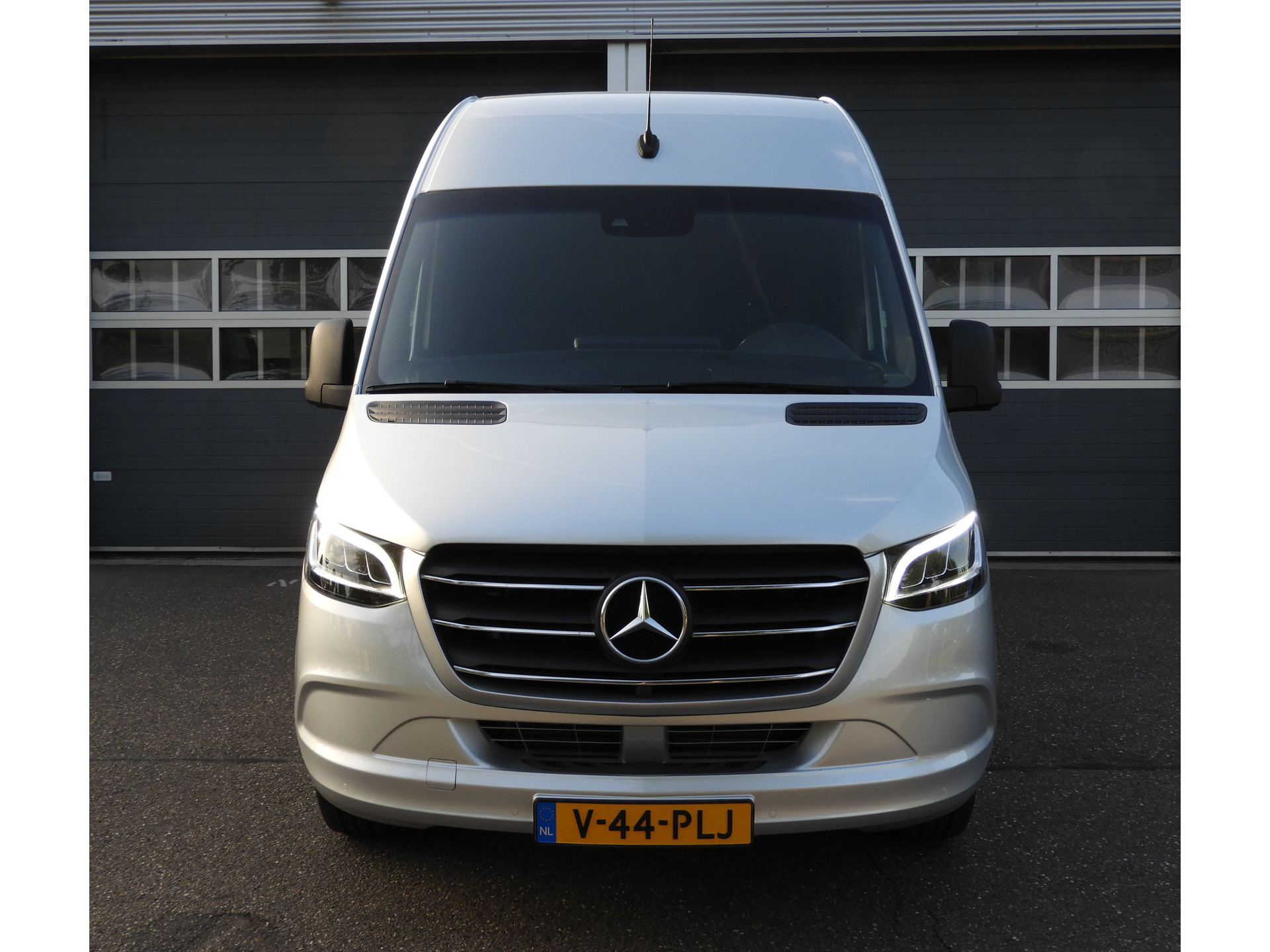 Mercedes-Benz Sprinter 319 3.0 CDI L2H2 AUT | LUCHTVERING | DISTRONIC | LED | 360° CAMERA 53781111-1.jpg | Autobedrijf Vervoort