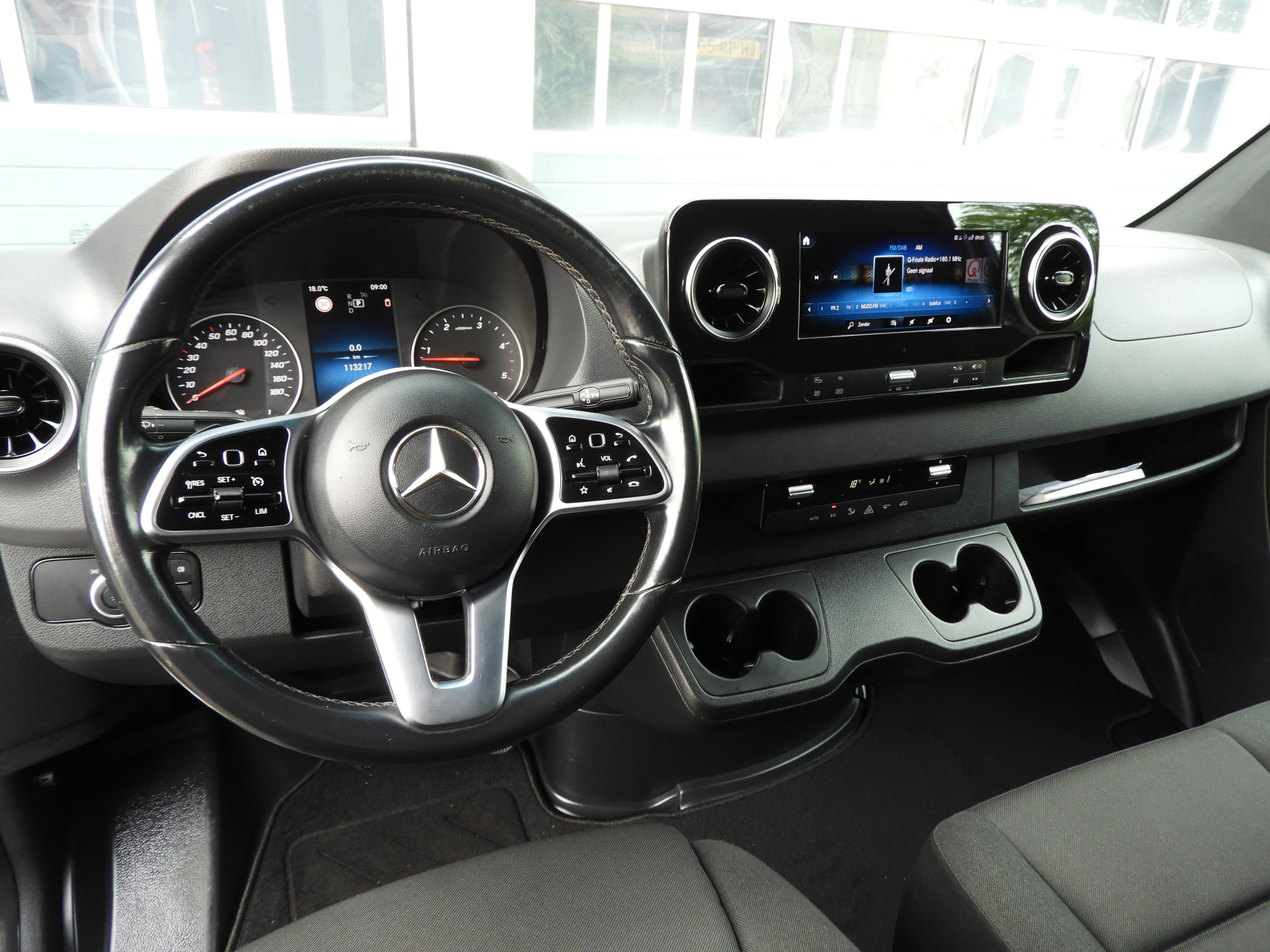 54056346-9.jpg