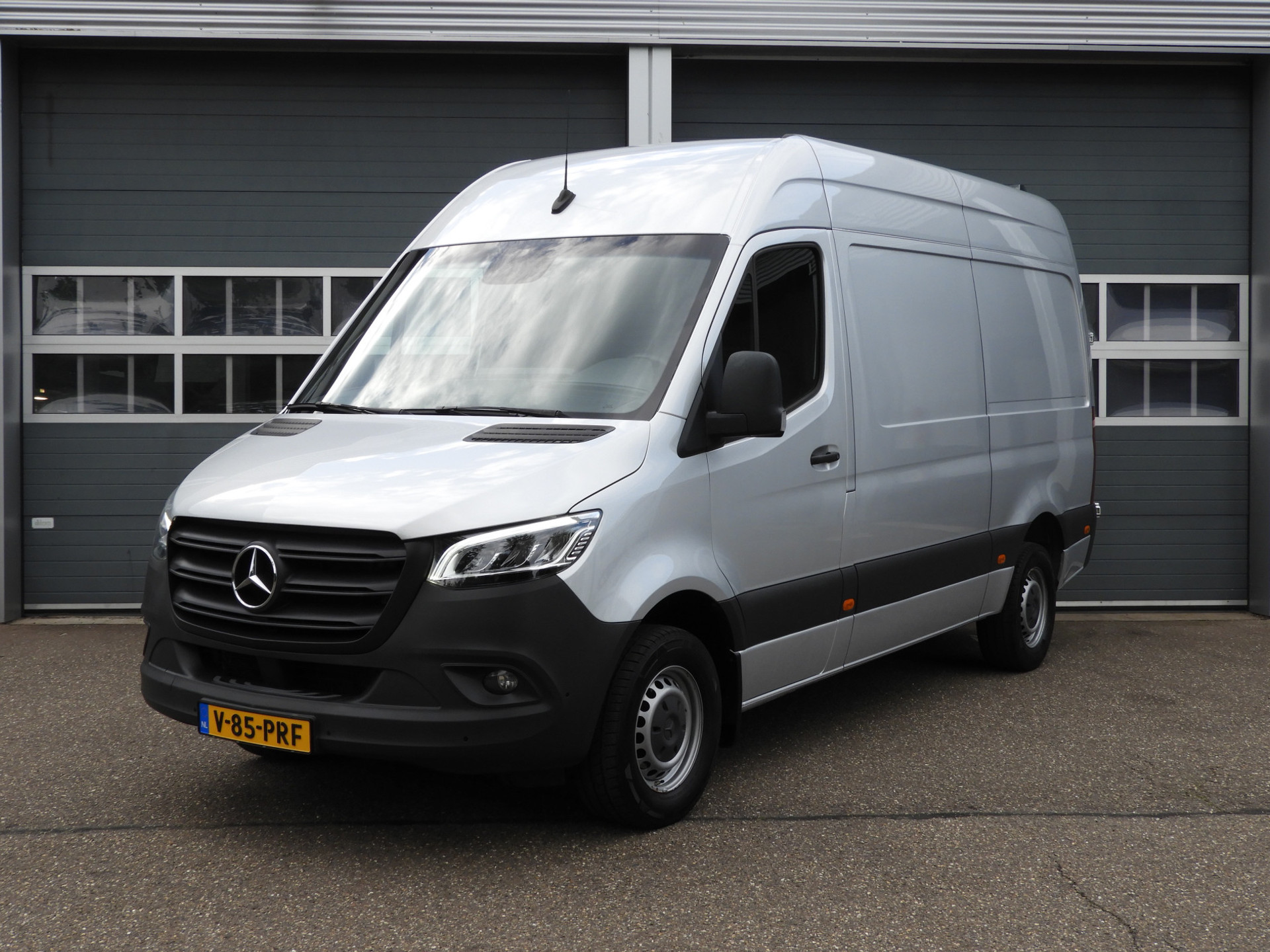 Mercedes-Benz Sprinter 317 1.9 CDI L2H2 RWD AUT | 3.5t TREKHAAK | LED | CRUISE | CAMERA | MBUX 54230970-0.jpg | Autobedrijf Vervoort