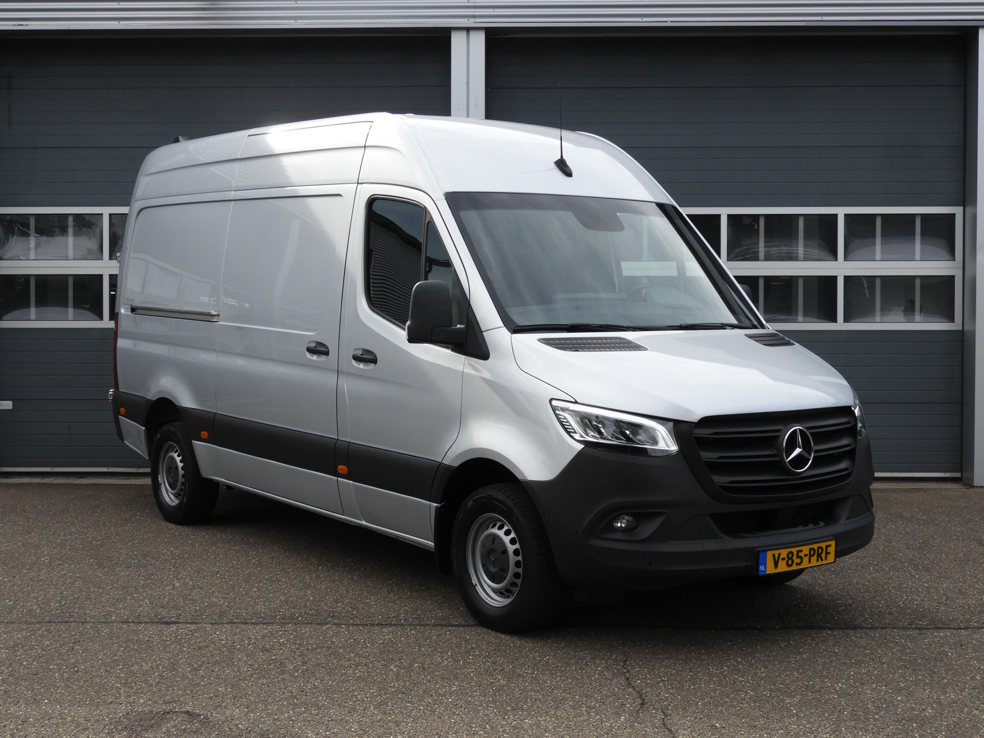 Mercedes-Benz Sprinter 317 1.9 CDI L2H2 RWD AUT | 3.5t TREKHAAK | LED | CRUISE | CAMERA | MBUX 54230970-2.jpg | Autobedrijf Vervoort