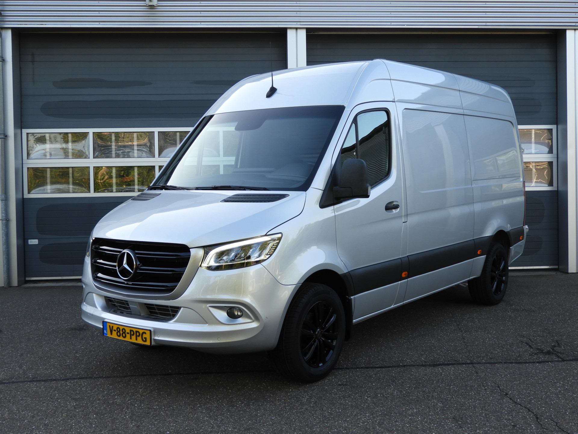 Mercedes-Benz Sprinter 317 1.9 CDI L2H2 RWD AUT | 3.5t TREKHAAK | LED | CRUISE | CAMERA | MBUX 54350996-0.jpg | Autobedrijf Vervoort