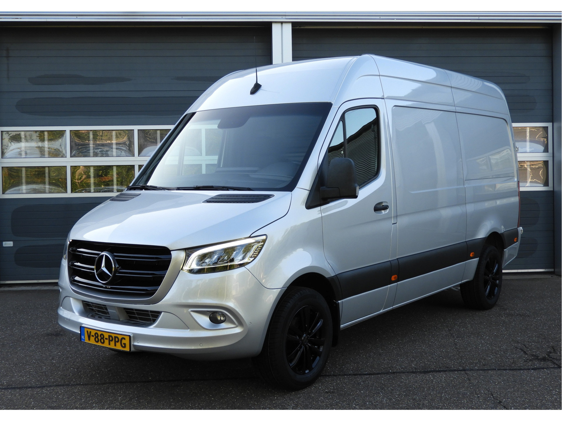 Mercedes-Benz Sprinter 317 1.9 CDI L2H2 RWD AUT | 3.5t TREKGEWICHT | LED | CRUISE | CAMERA | MBUX 54350996-0.jpg | Autobedrijf Vervoort