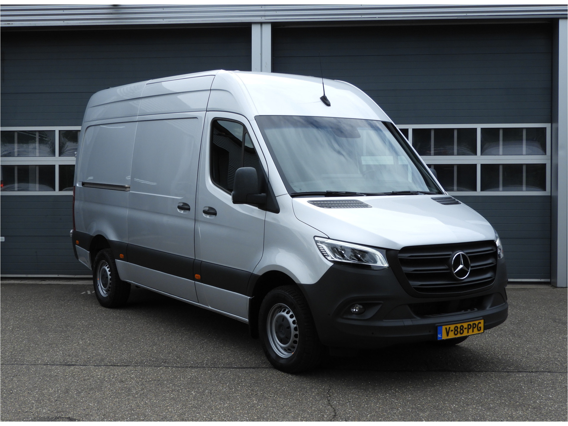 Mercedes-Benz Sprinter 317 1.9 CDI L2H2 RWD AUT | 3.5t TREKHAAK | LED | CRUISE | CAMERA | MBUX 54350996-2.jpg | Autobedrijf Vervoort