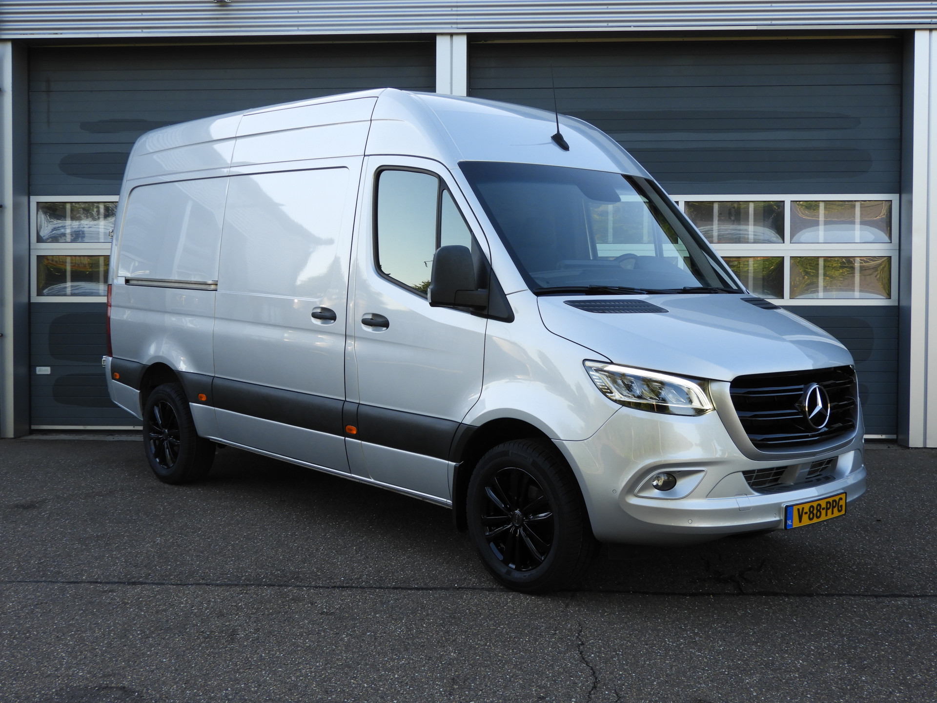Mercedes-Benz Sprinter 317 1.9 CDI L2H2 RWD AUT | 3.5t TREKHAAK | LED | CRUISE | CAMERA | MBUX 54350996-2.jpg | Autobedrijf Vervoort