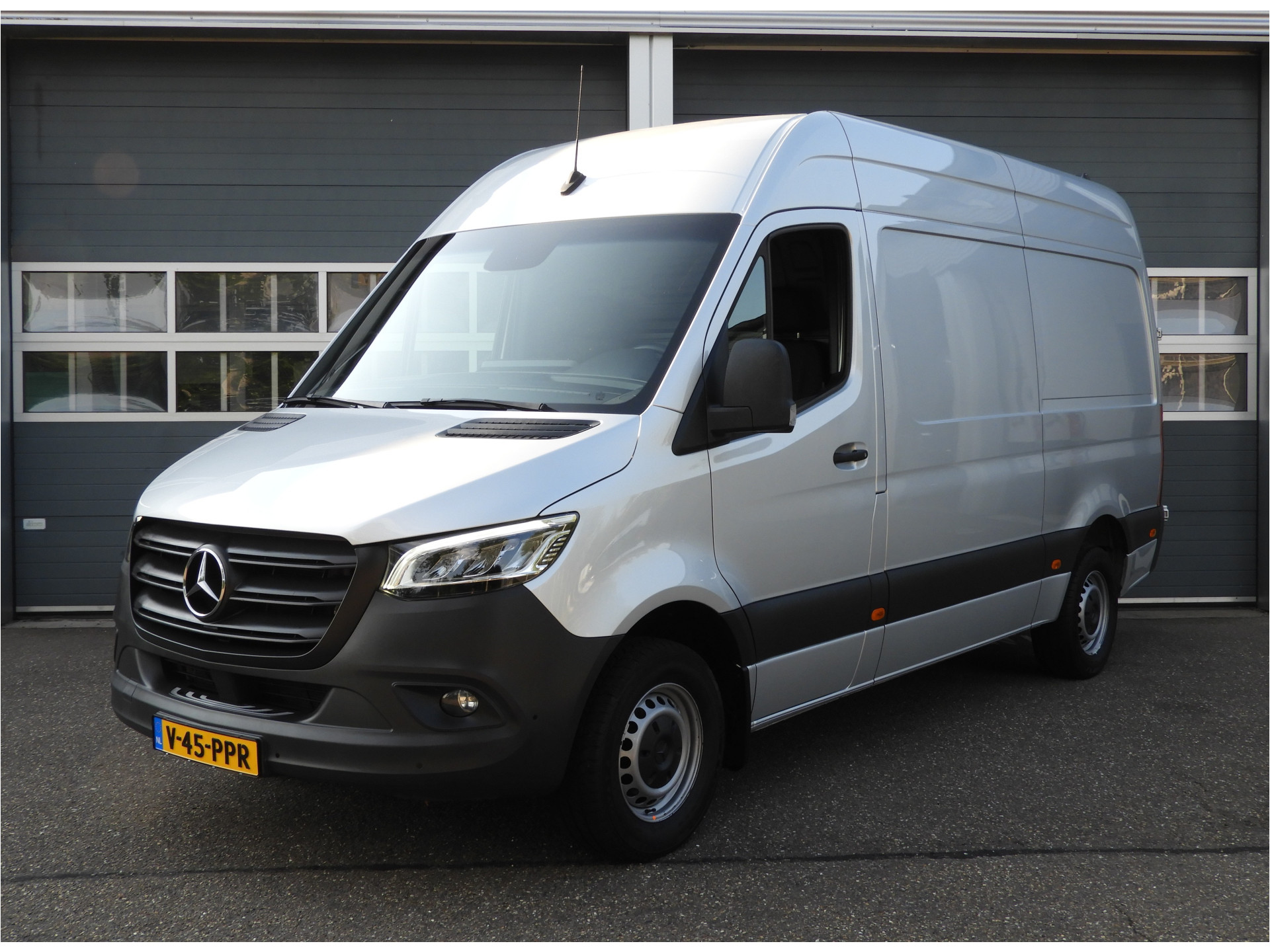 Mercedes-Benz Sprinter 317 1.9 CDI L2H2 RWD AUT | LED | CAMERA | CRUISE | SORTIMO INRICHTING 55011030-0.jpg | Autobedrijf Vervoort