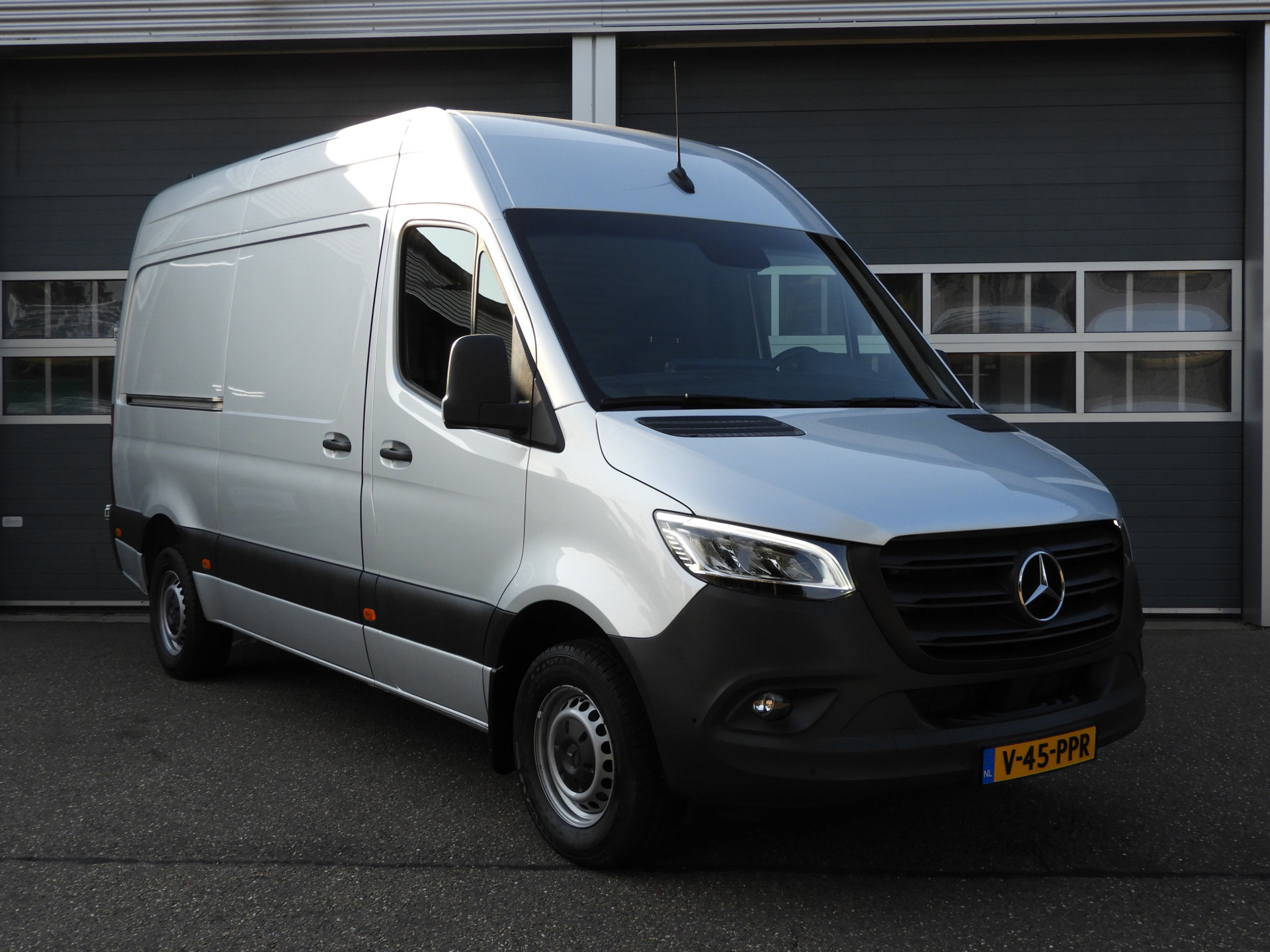 Mercedes-Benz Sprinter 317 1.9 CDI L2H2 RWD AUT | LED | CAMERA | CRUISE | SORTIMO INRICHTING 55011030-2.jpg | Autobedrijf Vervoort