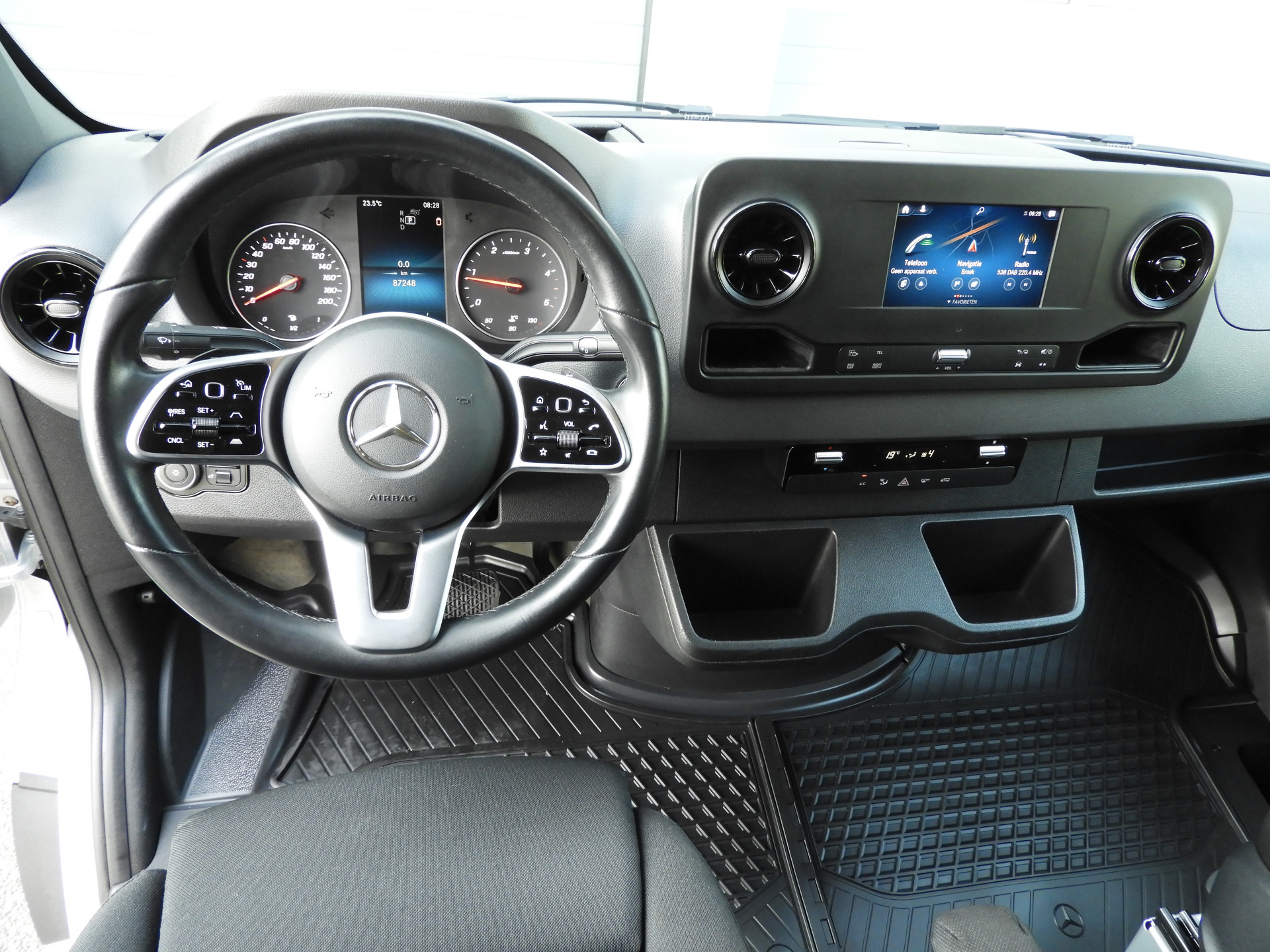 55013163-19.jpg