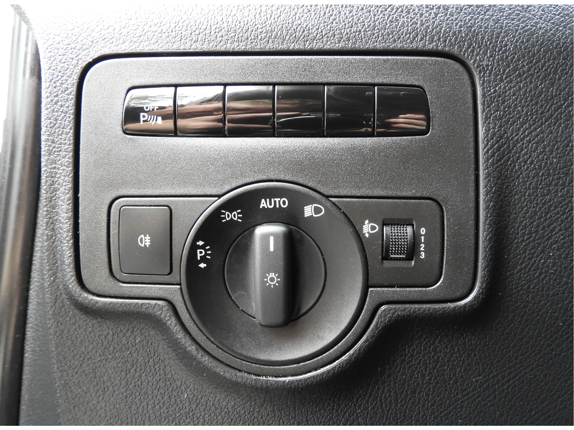 55055597-10.jpg