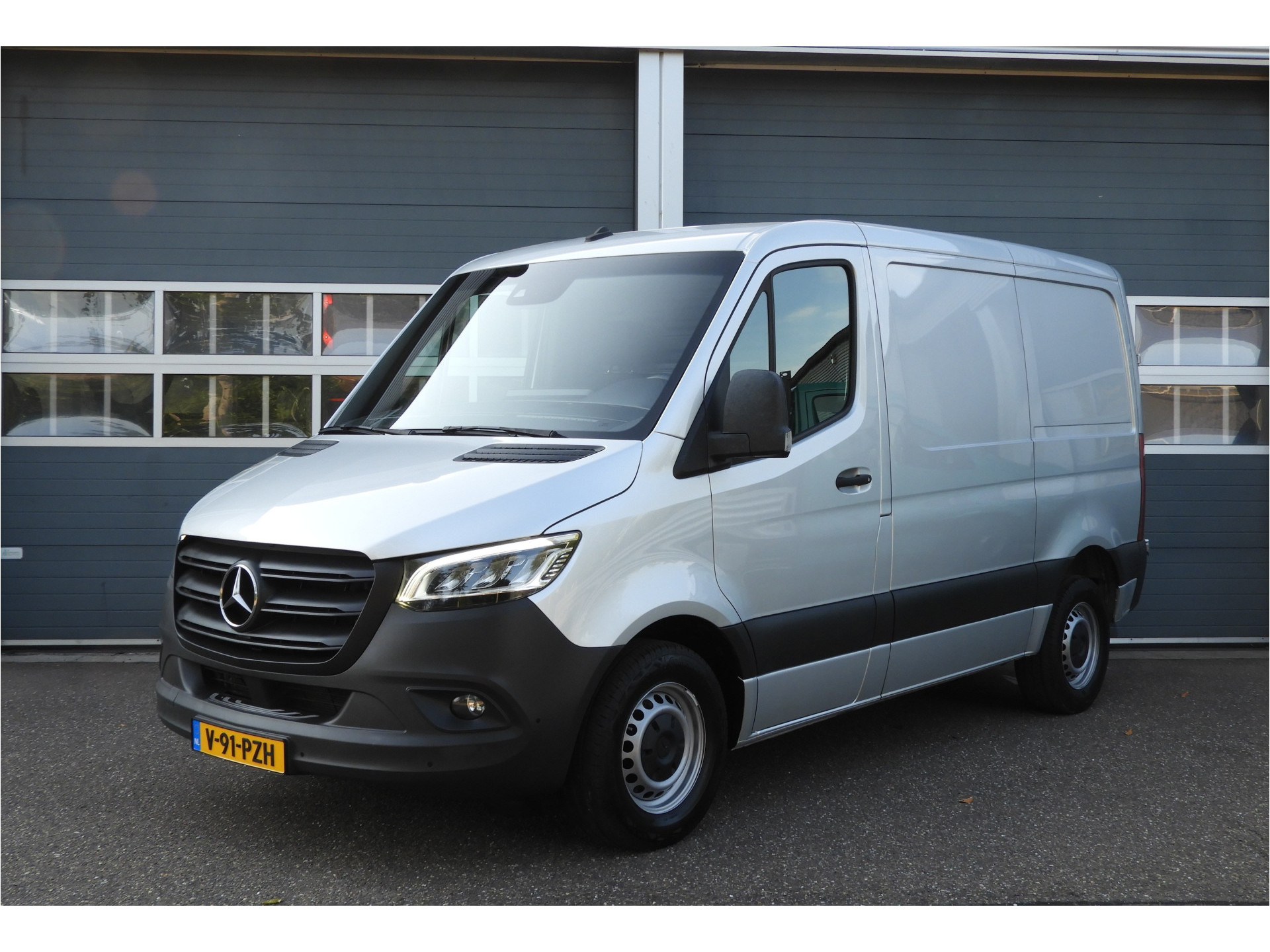 Mercedes-Benz Sprinter 317 1.9 CDI L1H1 RWD AUT | DISTRONIC | 10.25 MBUX | SORTIMO INRICHTING | LED 55642793-0.jpg | Autobedrijf Vervoort