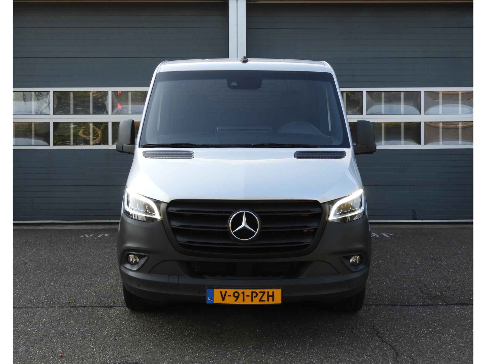 Mercedes-Benz Sprinter 317 1.9 CDI L1H1 RWD AUT | DISTRONIC | 10.25 MBUX | SORTIMO INRICHTING | LED 55642793-1.jpg | Autobedrijf Vervoort