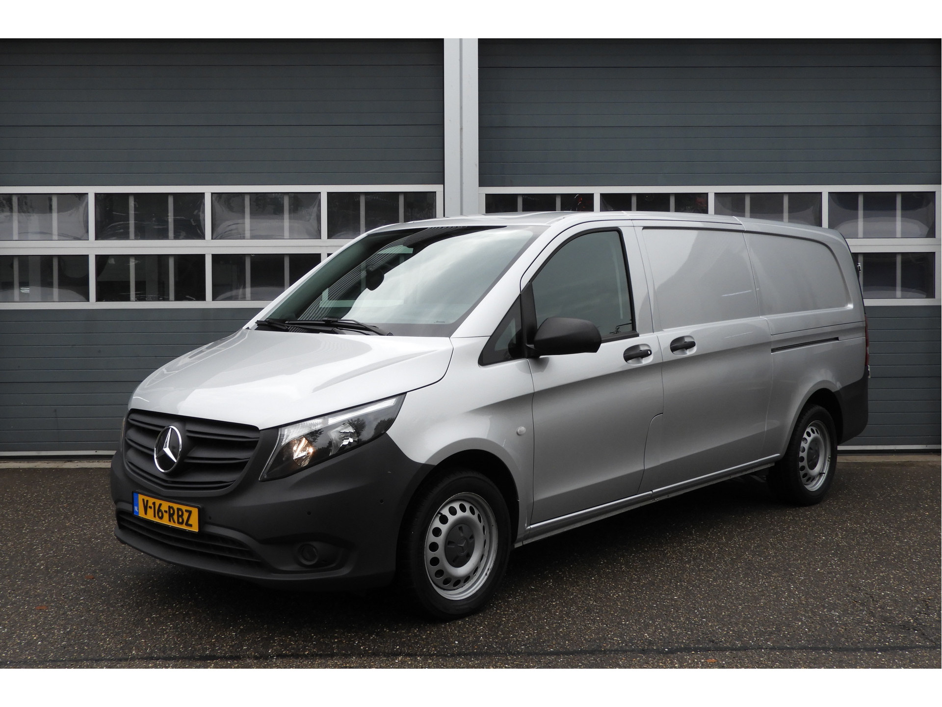 Mercedes-Benz Vito 116 CDI XL AUT 4X4 | 2X SCHUIFDEUR | TREKHAAK | DISTRONIC | CAMERA 56040565-0.jpg | Autobedrijf Vervoort