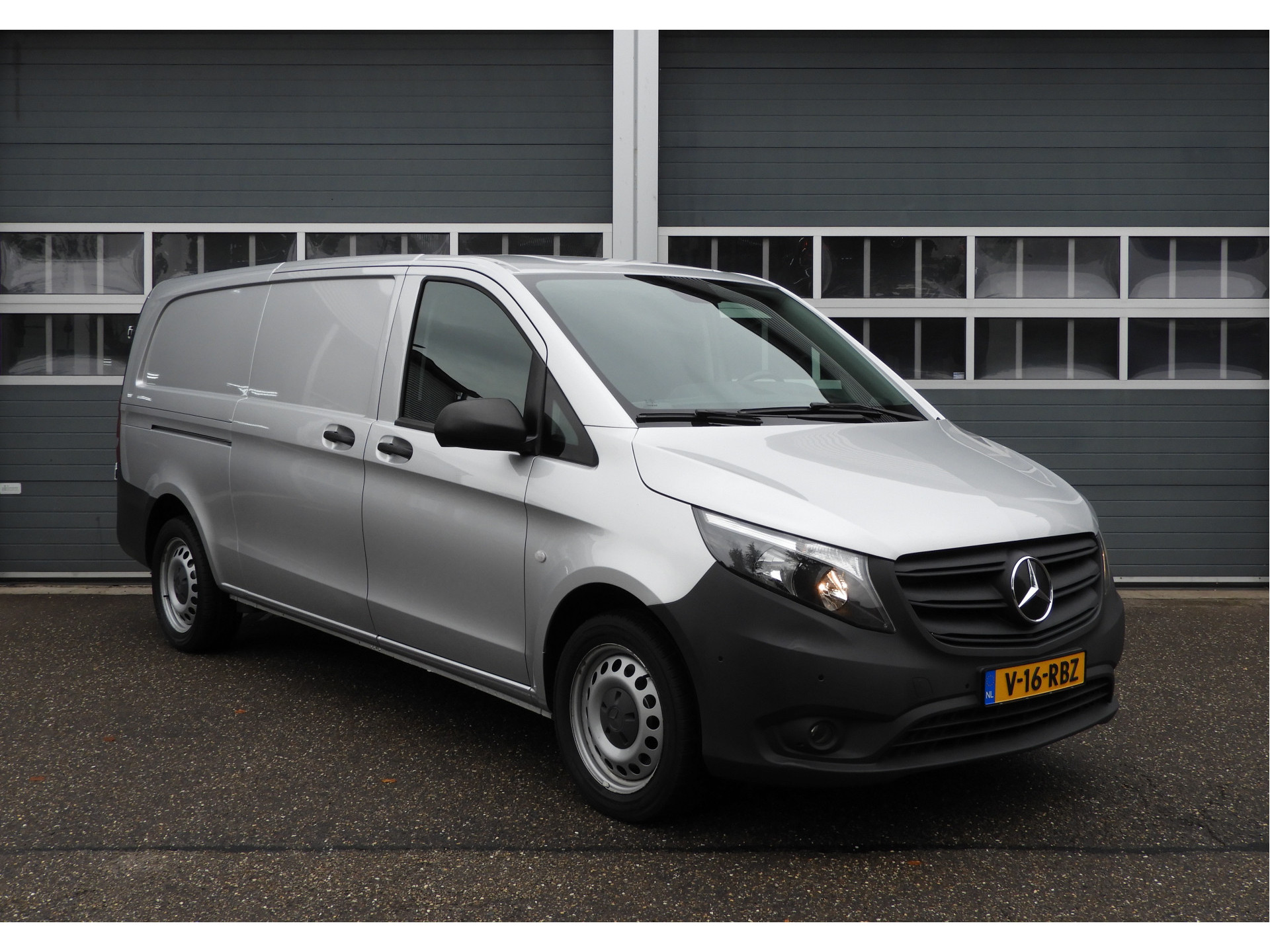 Mercedes-Benz Vito 116 CDI XL AUT 4X4 | 2X SCHUIFDEUR | TREKHAAK | DISTRONIC | CAMERA 56040565-2.jpg | Autobedrijf Vervoort
