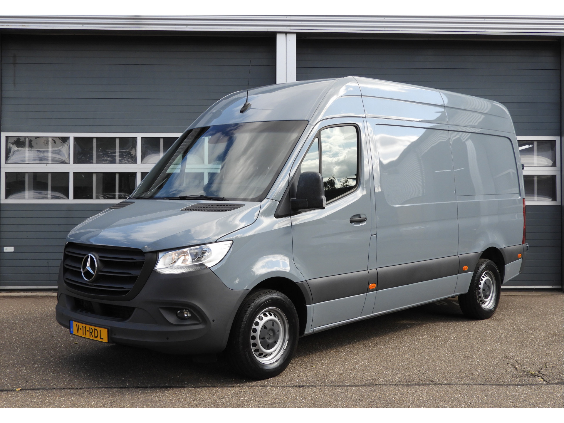 Mercedes-Benz Sprinter 317 1.9 CDI L2H2 RWD AUT | CAMERA | MBUX | CRUISE | CARPLAY 56157810-0.jpg | Autobedrijf Vervoort