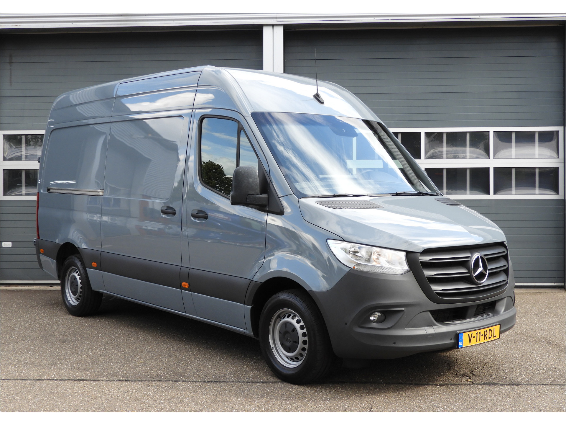 Mercedes-Benz Sprinter 317 1.9 CDI L2H2 RWD AUT | CAMERA | MBUX | CRUISE | CARPLAY 56157810-2.jpg | Autobedrijf Vervoort