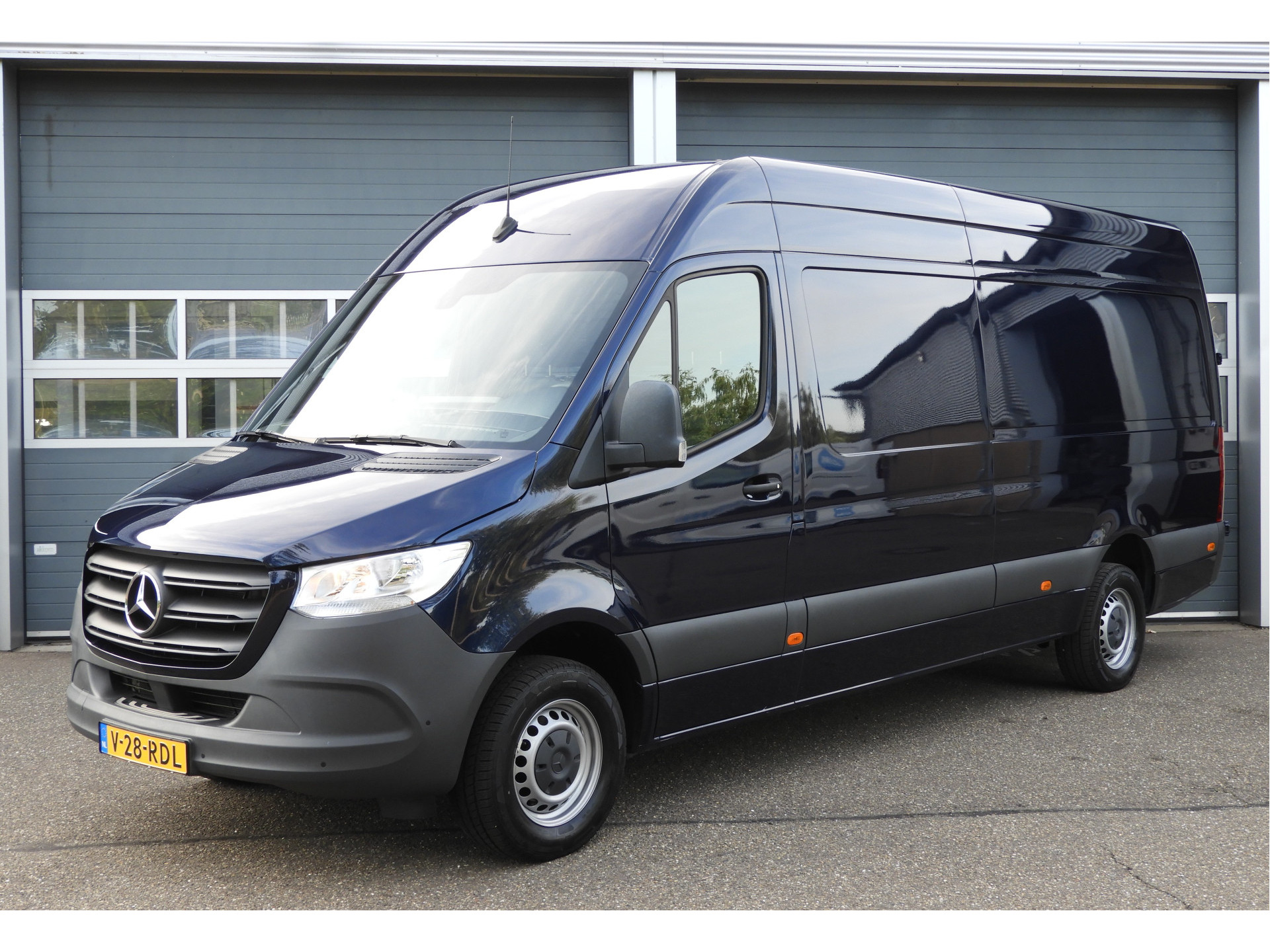 Mercedes-Benz Sprinter 317 1.9 CDI L3H2 AUT | LEDER | CAMERA | CARPLAY | CRUISE | MBUX 56187031-0.jpg | Autobedrijf Vervoort