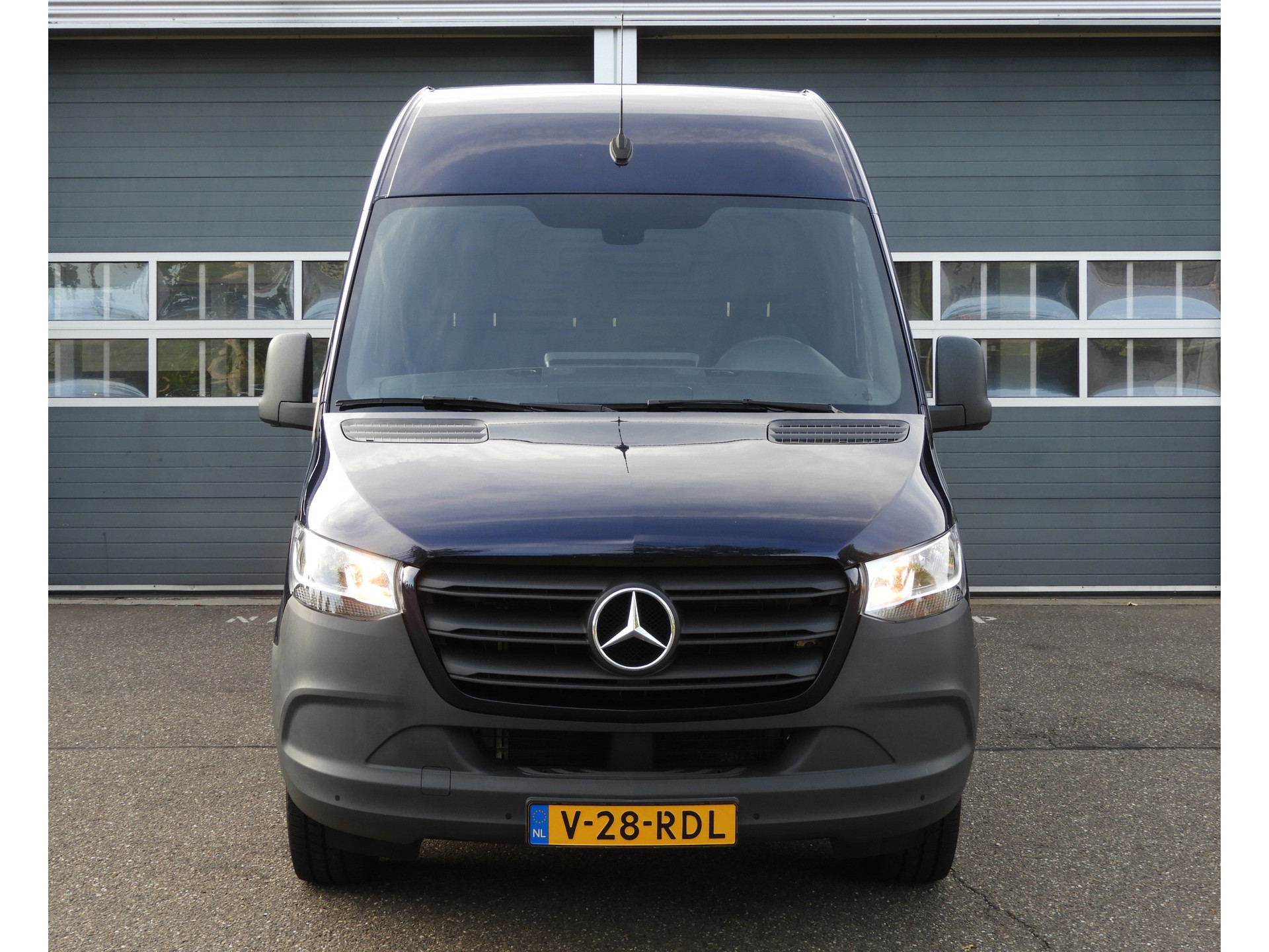 Mercedes-Benz Sprinter 317 1.9 CDI L3H2 AUT | LEDER | CAMERA | CARPLAY | CRUISE | MBUX 56187031-1.jpg | Autobedrijf Vervoort
