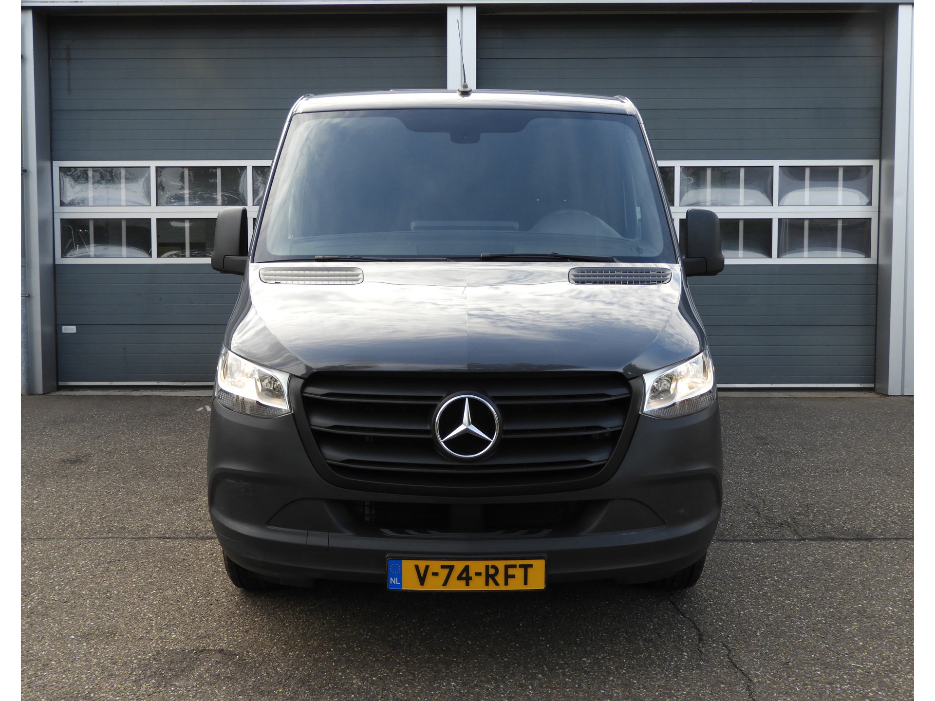 Mercedes-Benz Sprinter 319 1.9 CDI L2H1 RWD AUT | 3.5t TREKHAAK | CAMERA | MBUX | CARPLAY 56507792-1.jpg | Autobedrijf Vervoort