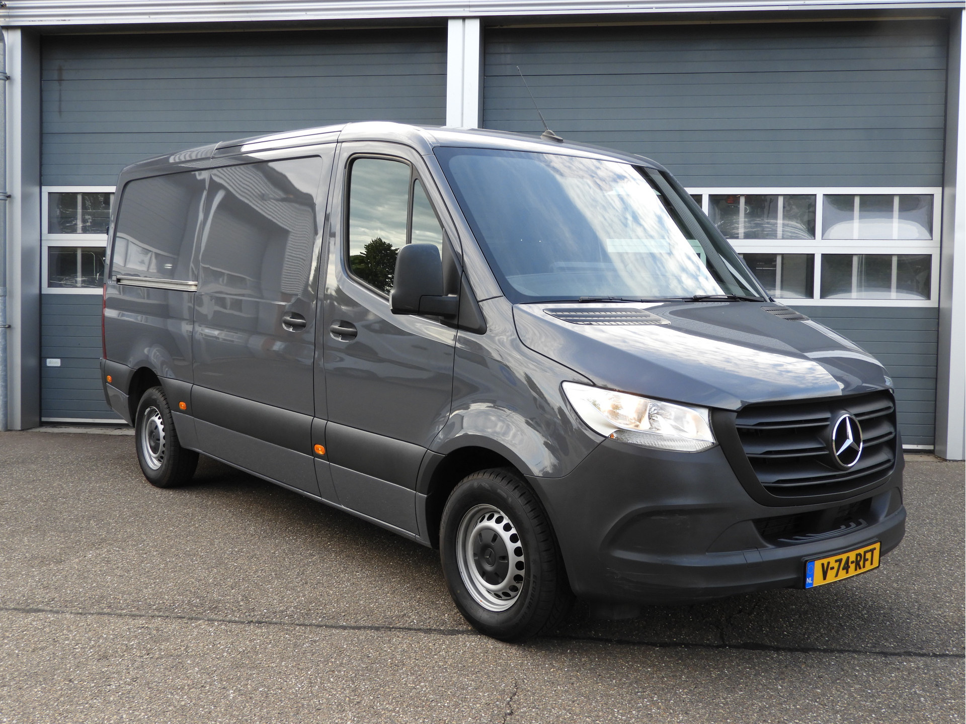 Mercedes-Benz Sprinter 319 1.9 CDI L2H1 RWD AUT | 3.5t TREKHAAK | CAMERA | MBUX | CARPLAY 56507792-2.jpg | Autobedrijf Vervoort