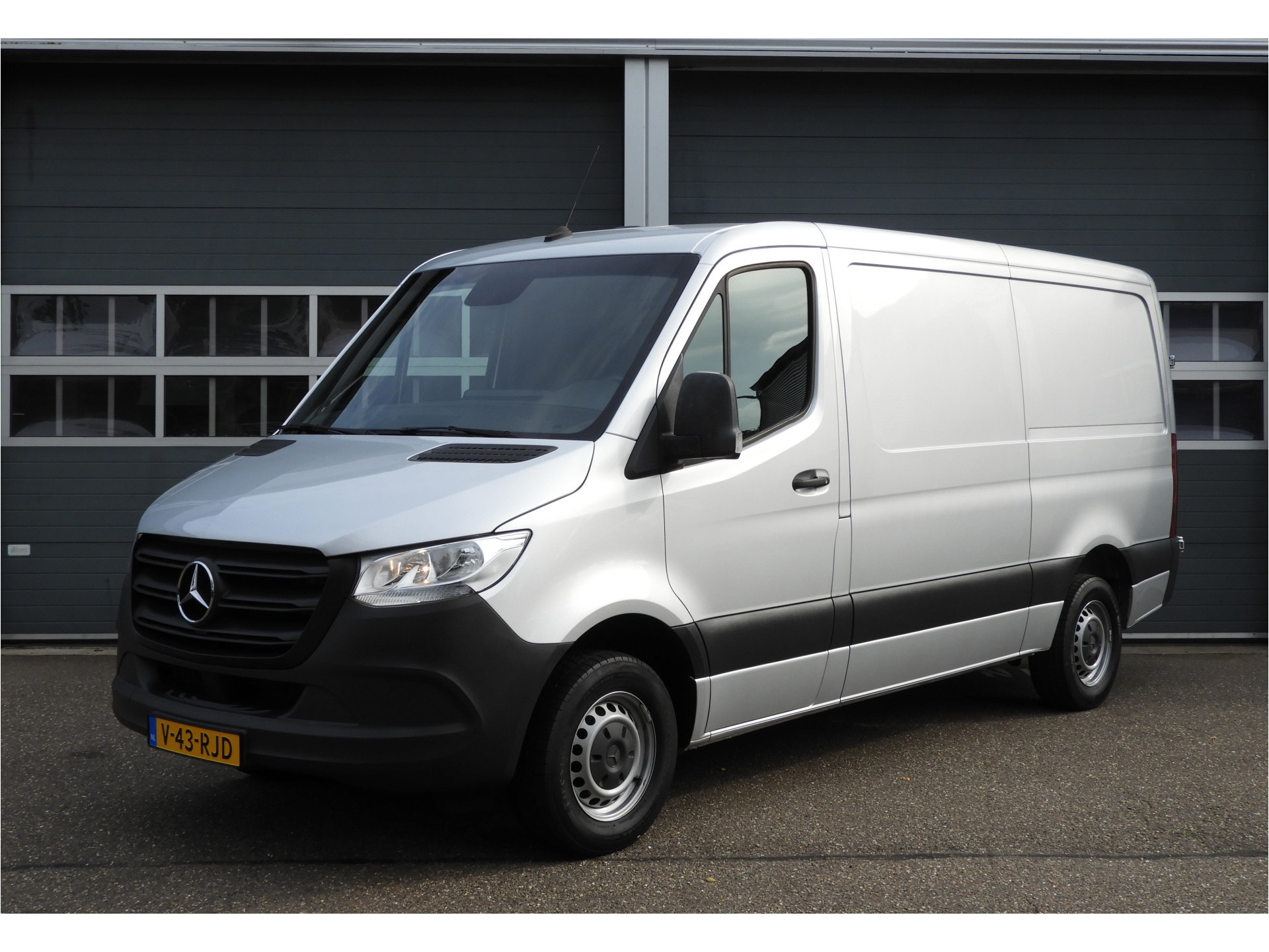 Mercedes-Benz Sprinter 315 1.9 CDI L2H1 RWD | TREKHAAK | CAMERA | MBUX | CARPLAY 57027509-0.jpg | Autobedrijf Vervoort