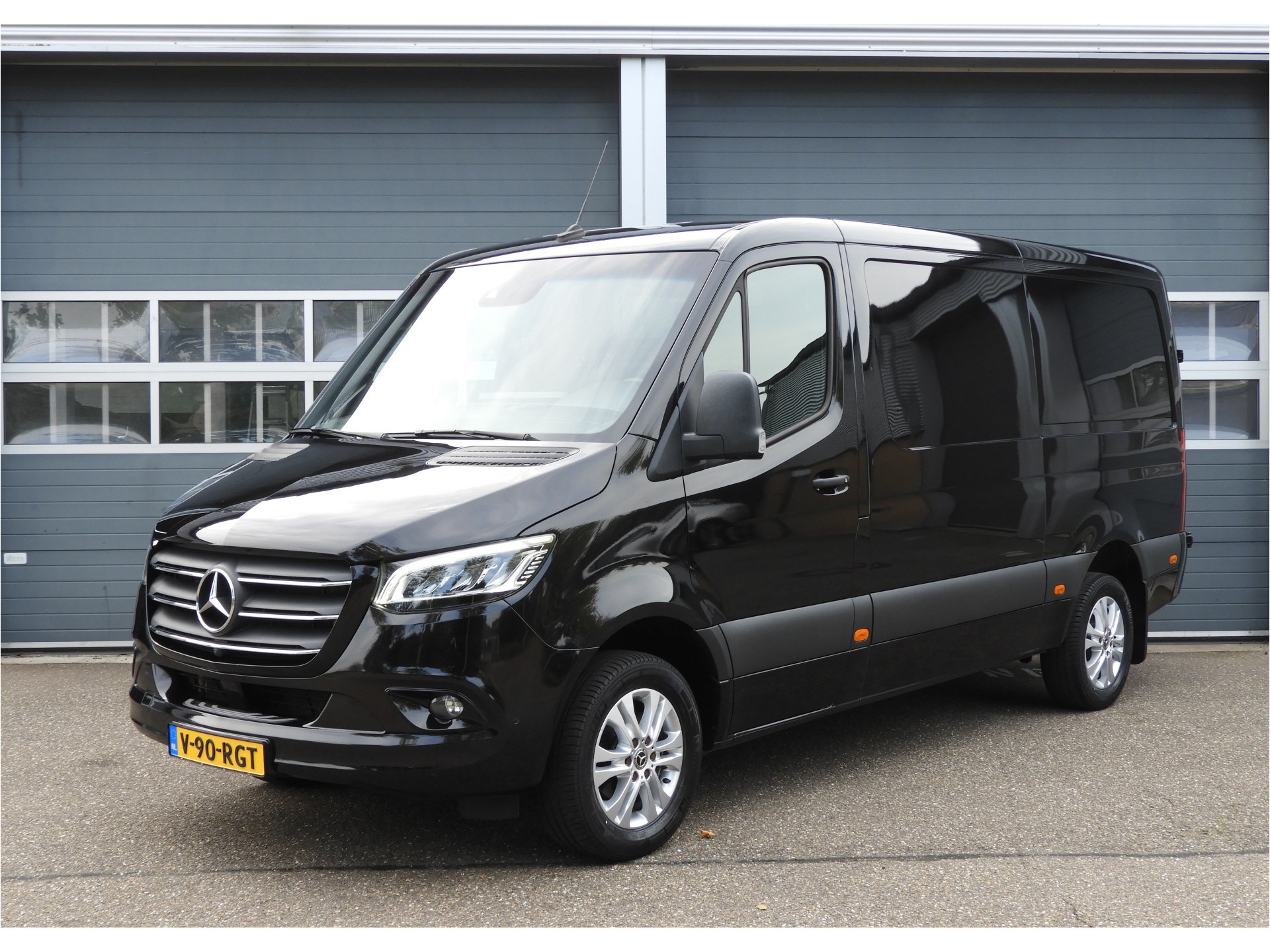 Mercedes-Benz Sprinter 319 1.9 CDI L2H1 AUT | DISTRONIC | 360° CAMERA | MBUX 10.25 57033007-0.jpg | Autobedrijf Vervoort