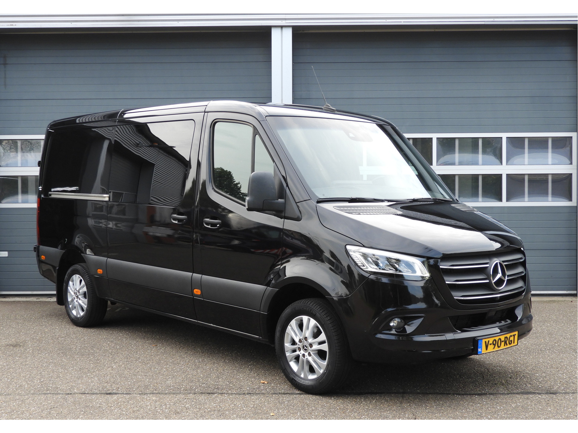 Mercedes-Benz Sprinter 319 1.9 CDI L2H1 AUT | DISTRONIC | 360° CAMERA | MBUX 10.25 57033007-2.jpg | Autobedrijf Vervoort