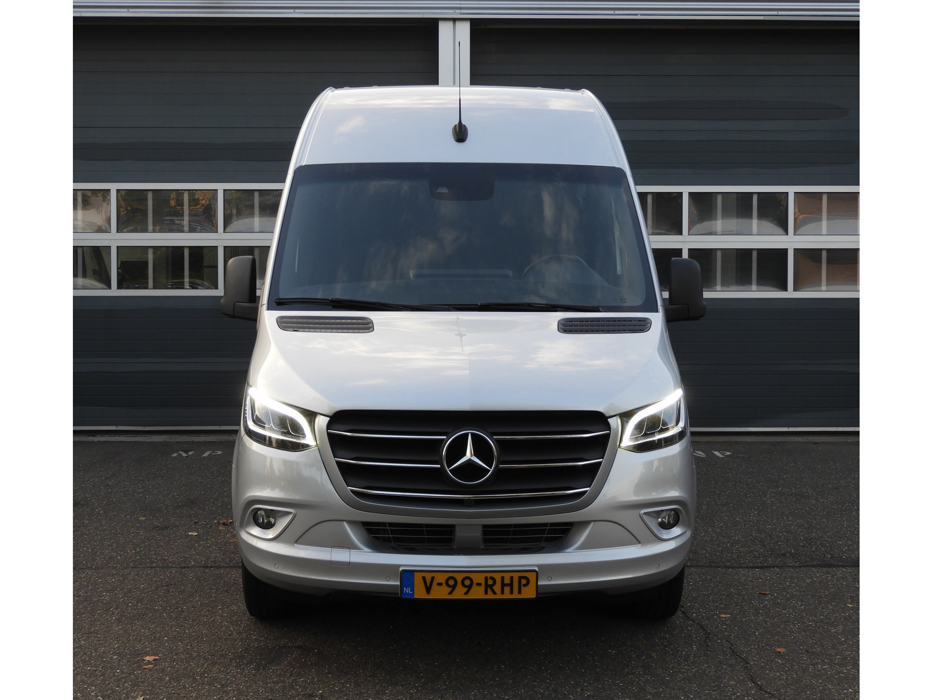 Mercedes-Benz Sprinter 319 1.9 CDI L2H2 RWD AUT | 360° CAMERA | 2.8t TREKGEWICHT | DISTRONIC 57230391-1.jpg | Autobedrijf Vervoort