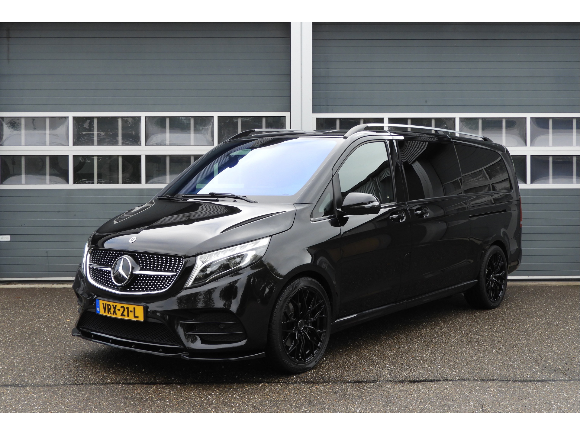 Mercedes-Benz V-Klasse 300d Extra Lang DC Avantgarde AMG AUT | LUCHTVERING | 360° CAMERA | BURMESTER 57393117-0.jpg | Autobedrijf Vervoort