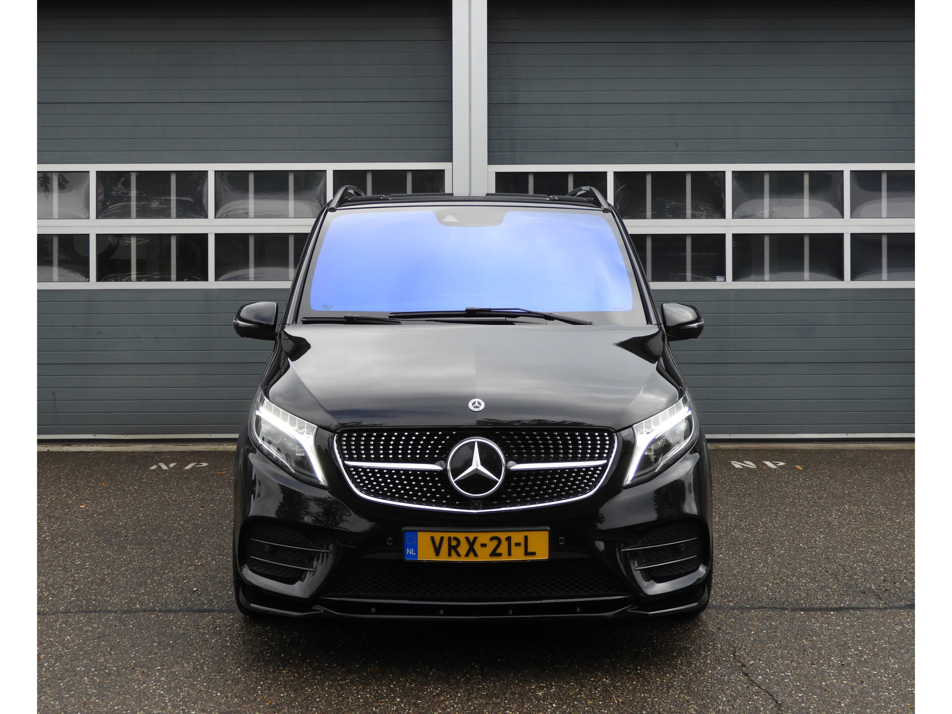 Mercedes-Benz V-Klasse 300d Extra Lang DC Avantgarde AMG AUT | LUCHTVERING | 360° CAMERA | BURMESTER 57393117-1.jpg | Autobedrijf Vervoort