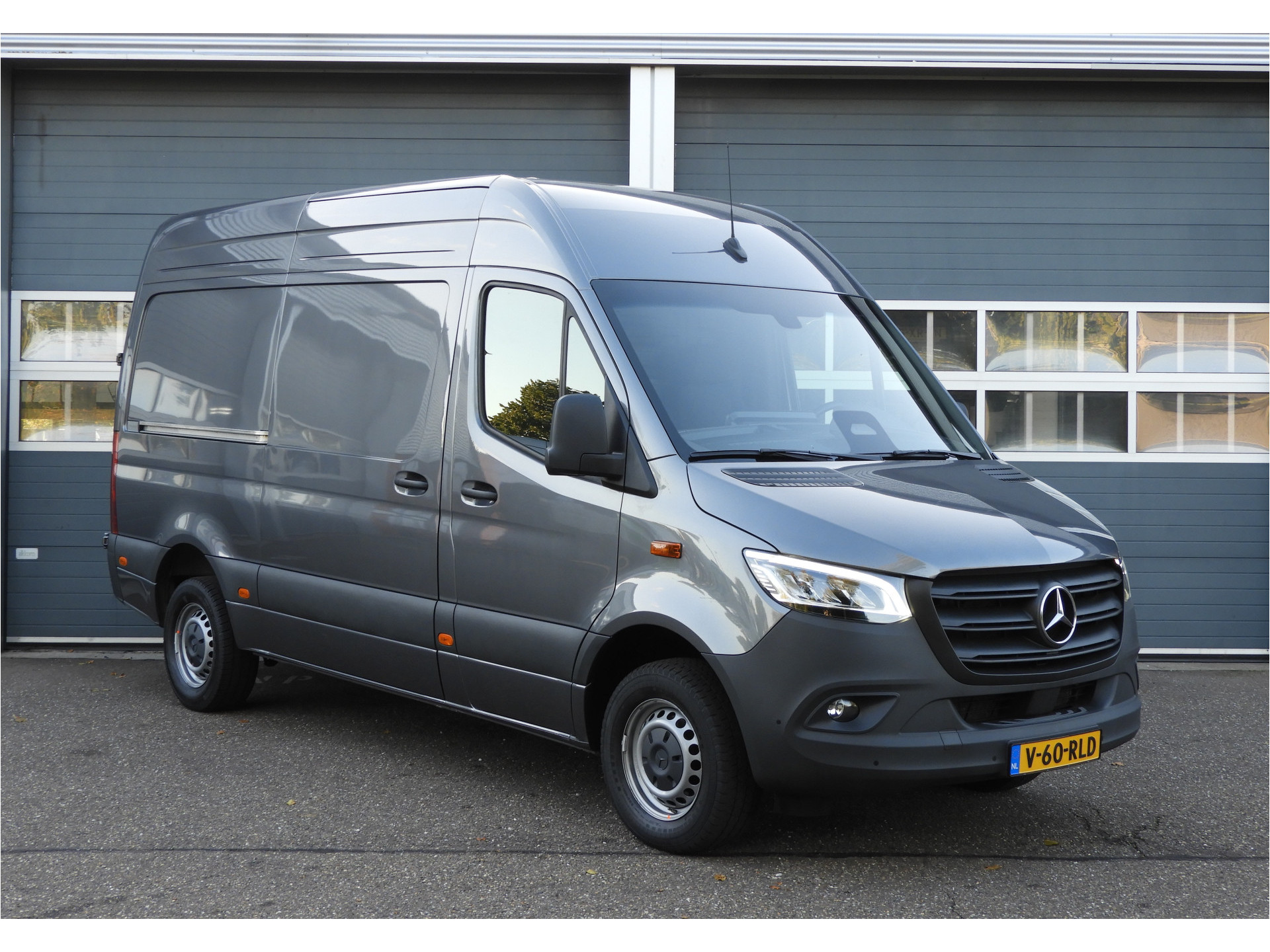 Mercedes-Benz Sprinter 317 1.9 CDI L2H2 RWD AUT | LED | CAMERA | MBUX | CRUISE 57470058-2.jpg | Autobedrijf Vervoort